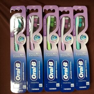 Oral-B Advanced Whitening Soft Toothbrush Bundle